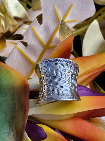 Bague avec ses feuilles en acier inoxydable