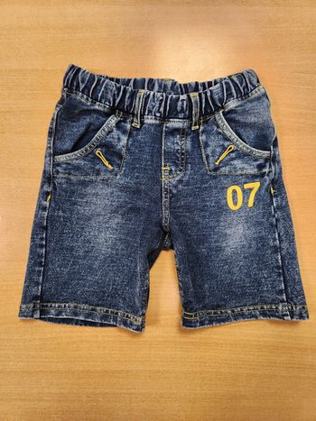 Short enfant u essentiel bleu taille 3 ans.