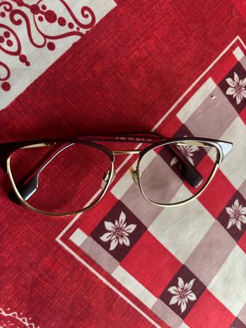 Lot verres couleur et une paire lunettes femmes