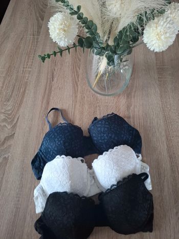 Lot de soutiens-gorge taille 95B