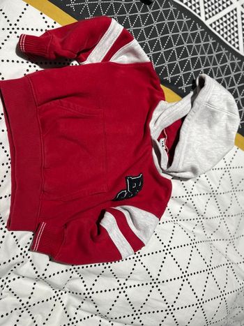 Sweat-shirt à capuche tape à l’œil