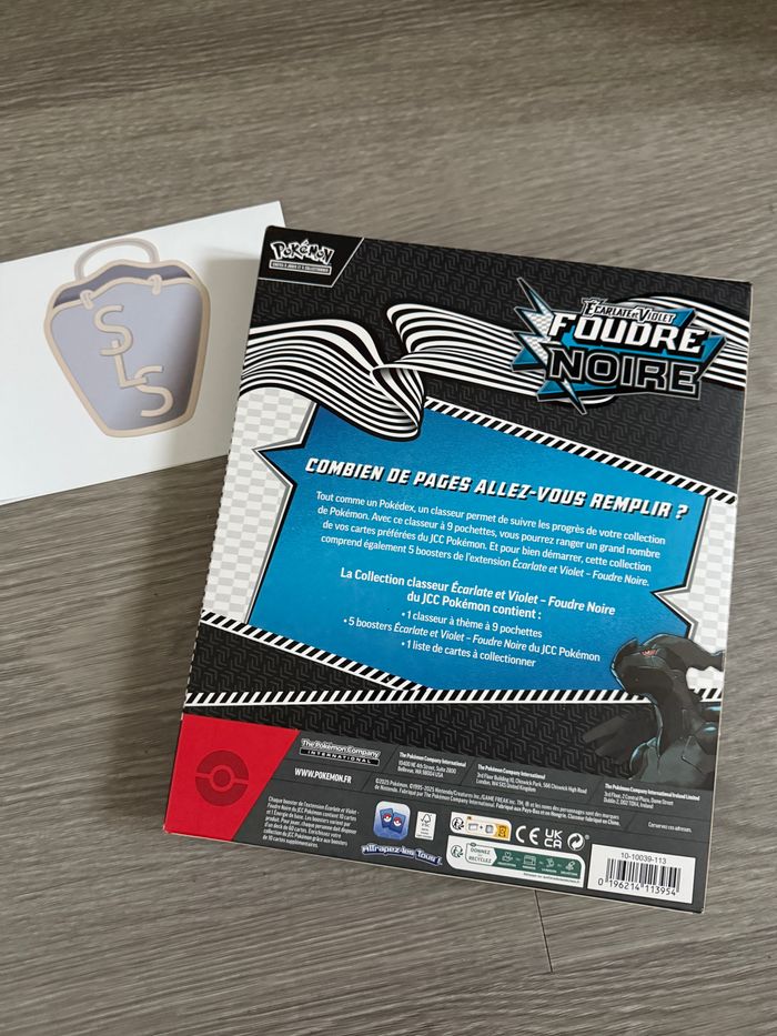 Coffret Classeur Pokémon, Foudre Noire en français - photo numéro 2