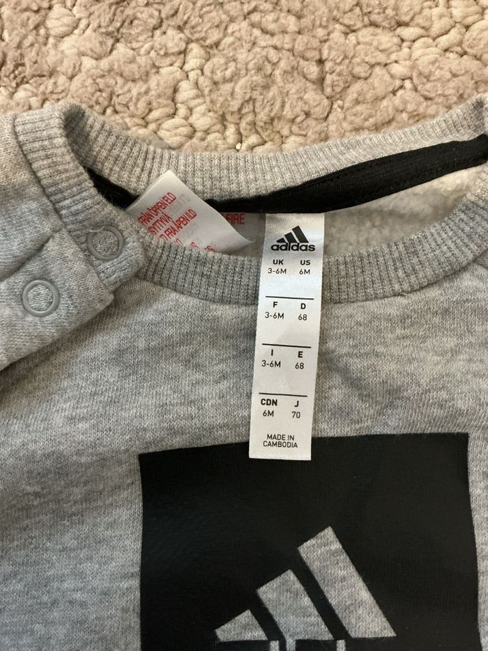 Survêtement adias 3/6 mois - photo numéro 4