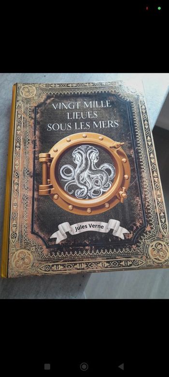 Livre vingt mille lieux sous les mers