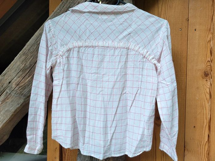 Très beau chemisier, coupe originale, Zara, 9 ans, couleur crème à carreaux roses - photo numéro 3