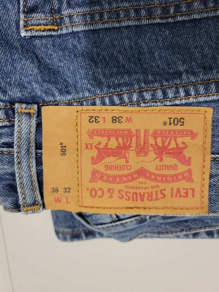 jean Levi's 501 de couleur bleu clair, taille W38 L32 - photo numéro 2