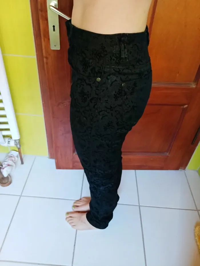 Pantalon femme noir motif baroque - photo numéro 6