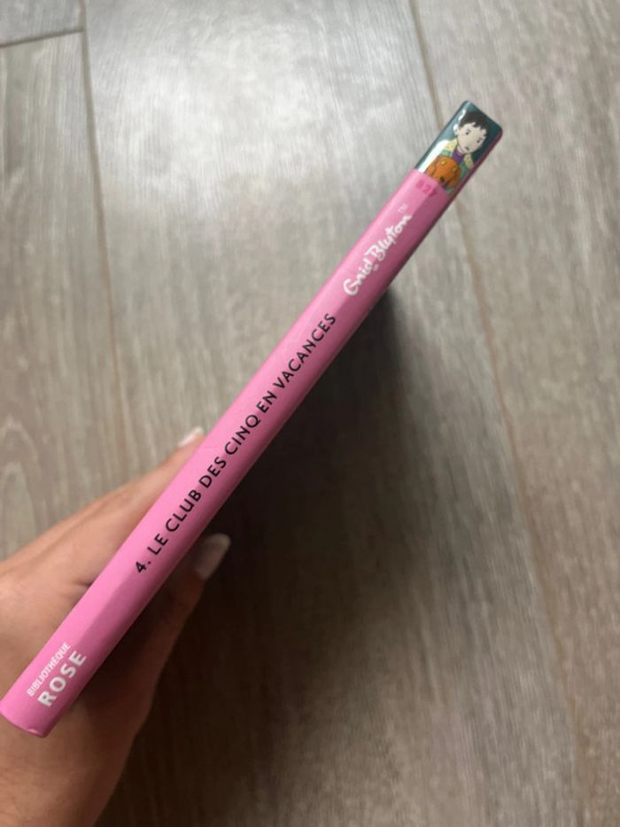 Livre le club des 5 En vacances - photo numéro 2