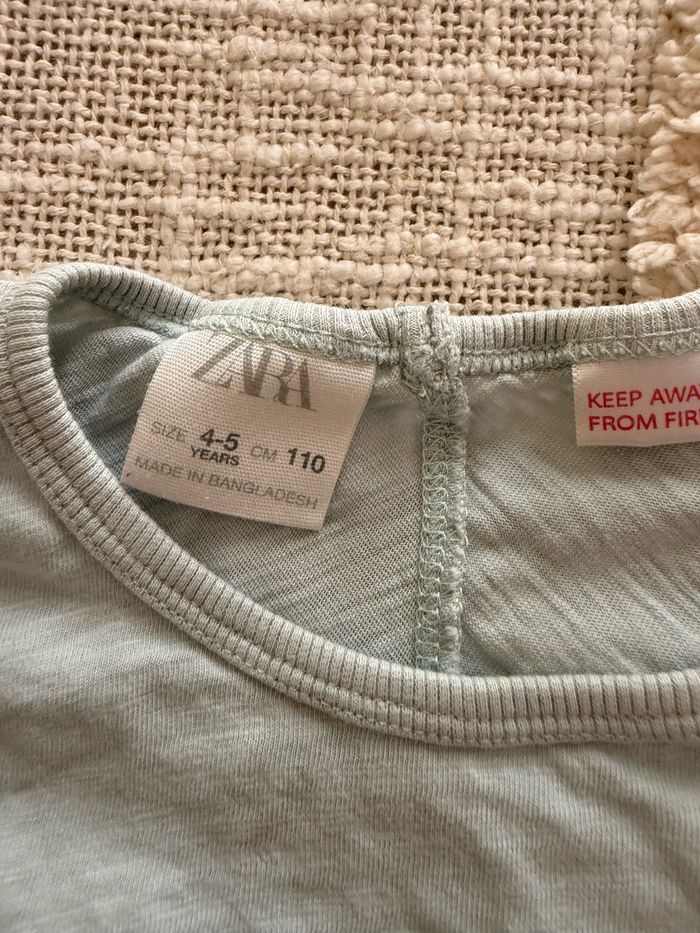 TEE shirt Zara bleu clair 4/5 ans - photo numéro 2