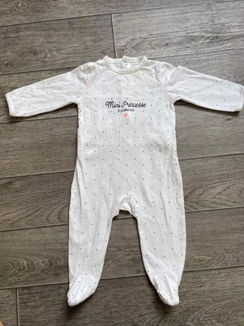 Pyjama 1 pièce 6 mois Kiabi princesse paillettes
