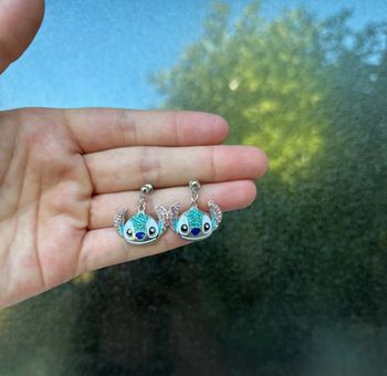 Boucle d’oreille Stitch neuf