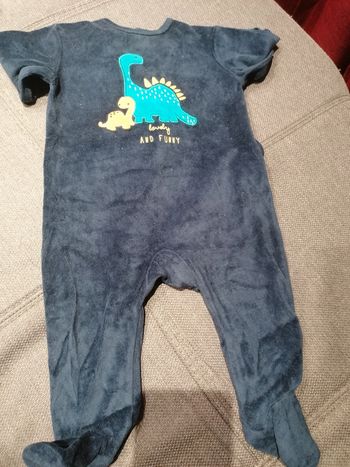 Pyjama velours 9 mois kiabi dinosaures