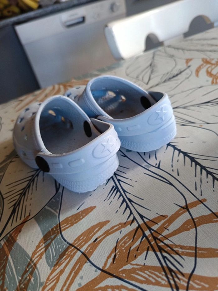 Chaussures types Crocs taille 22 - photo numéro 3