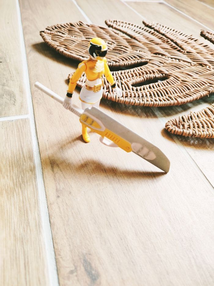 🙅 Power rangers megaforce - Figurine du ranger jaune avec épée - marque Bandai - photo numéro 4