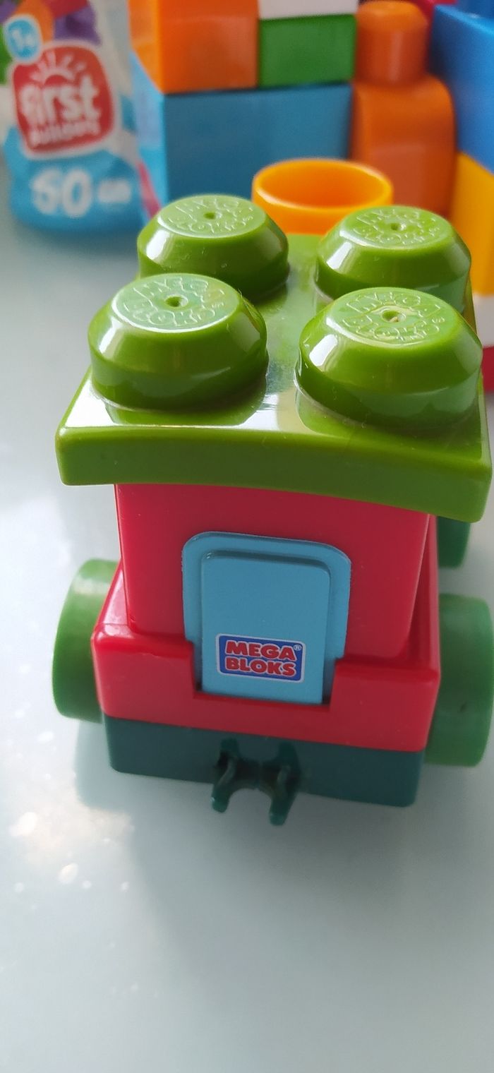Petit trai megablock et ses briques de Fisher price - photo numéro 5