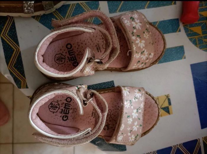 Nu pied filles 23