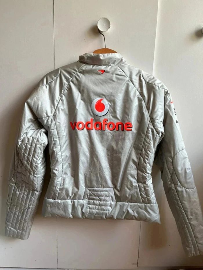 Veste Vodafone McLaren Mercedes F1 Team Taille S pour femme - photo numéro 2