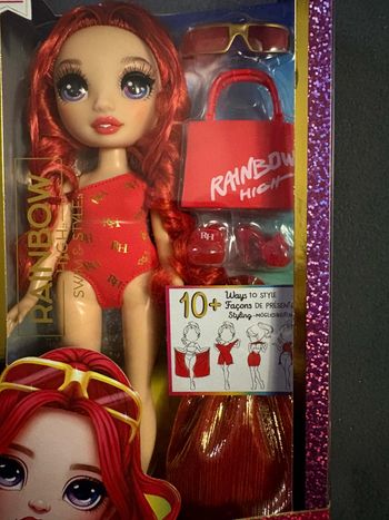 Rainbow High - Poupée Ruby Red Maillot De Bain