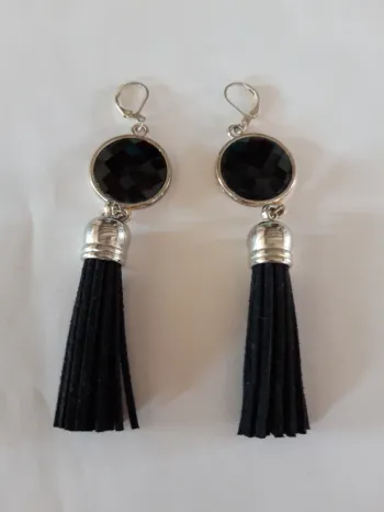 Boucles d'oreilles pendantes noires
