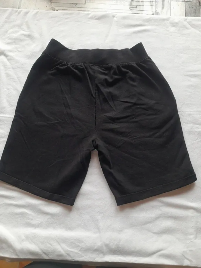 Short noir 12 ans - photo numéro 2