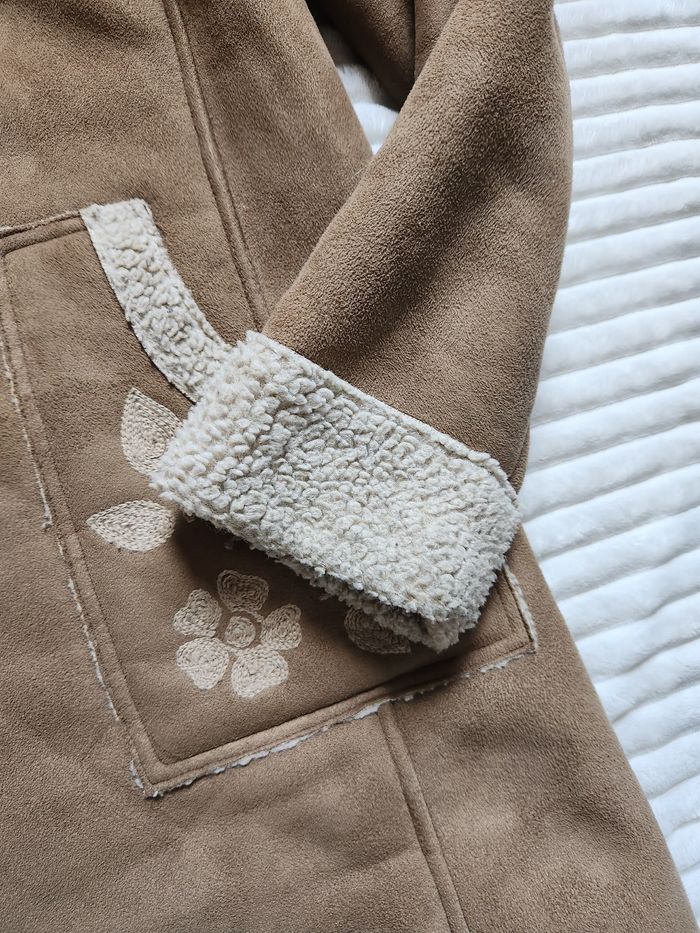 Manteau doublé effet peau lainée Kiabi – Taille 42 – Long – Capuche – Bon état - photo numéro 4