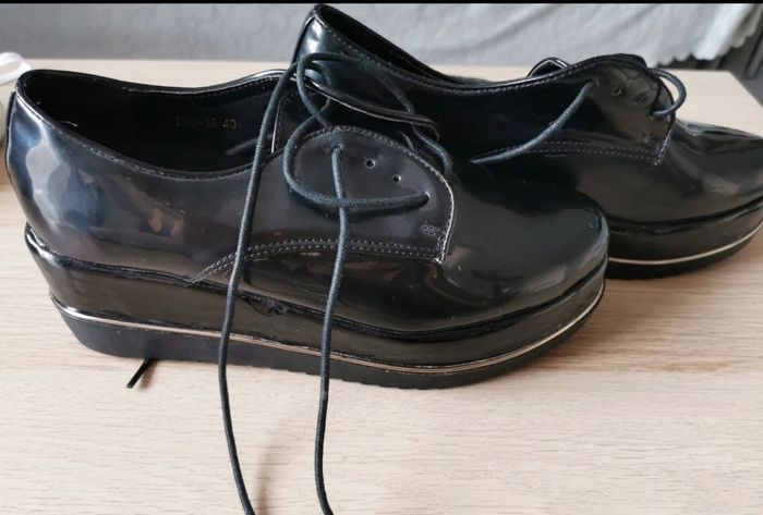 Chaussures à lacets