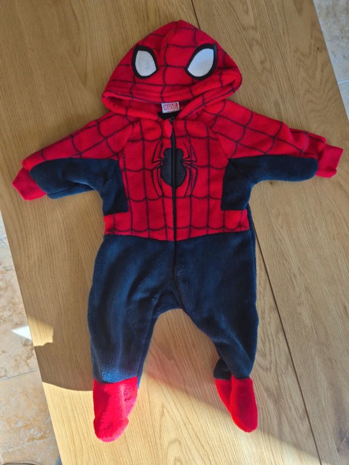 Pyjama combinaison spiderman marvel  3 mois