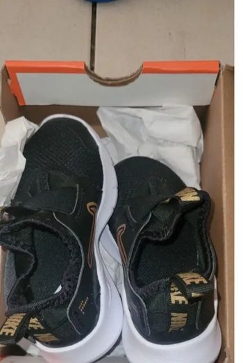 Basket neuf enfant nike