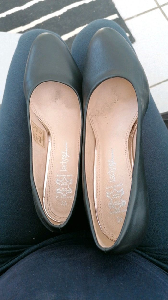 Petite paire de talon noir - photo numéro 4