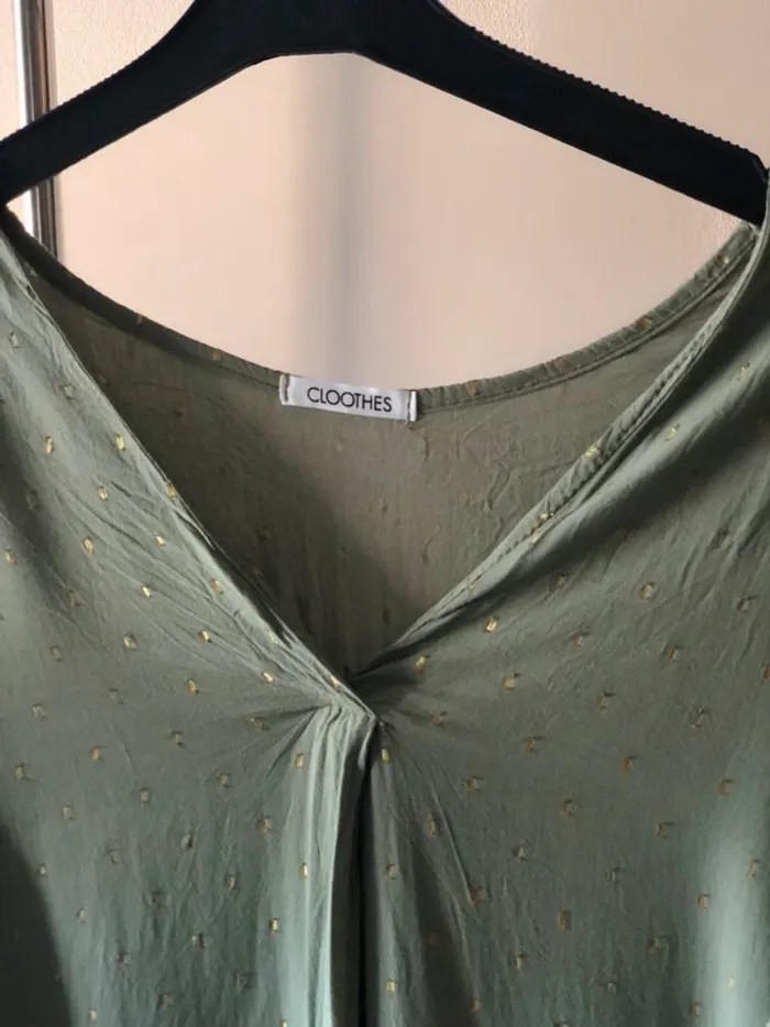Teeshirt kaki avec des dorures - photo numéro 2