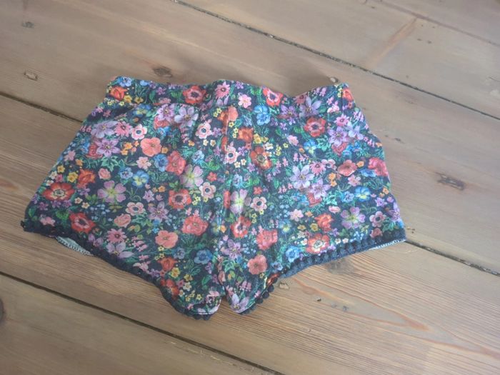 Short tissu fleurs liberty 4 - 6 ans h&m - photo numéro 3