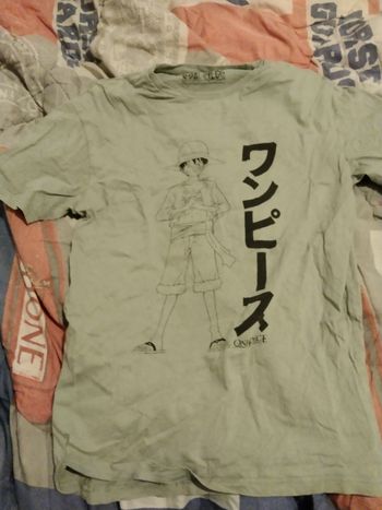 T shirt One piece. Taille 16 ans 