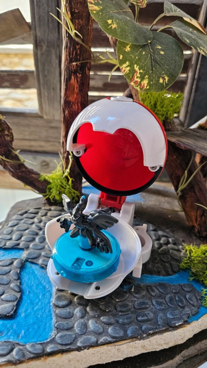 Super figurine Pokemon Nintendo toupie zekrom