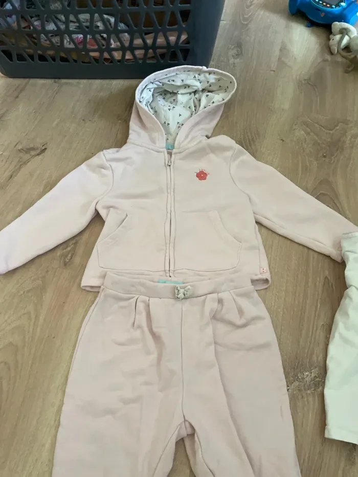 Ensemble jogging rose pale et t shirts - photo numéro 4
