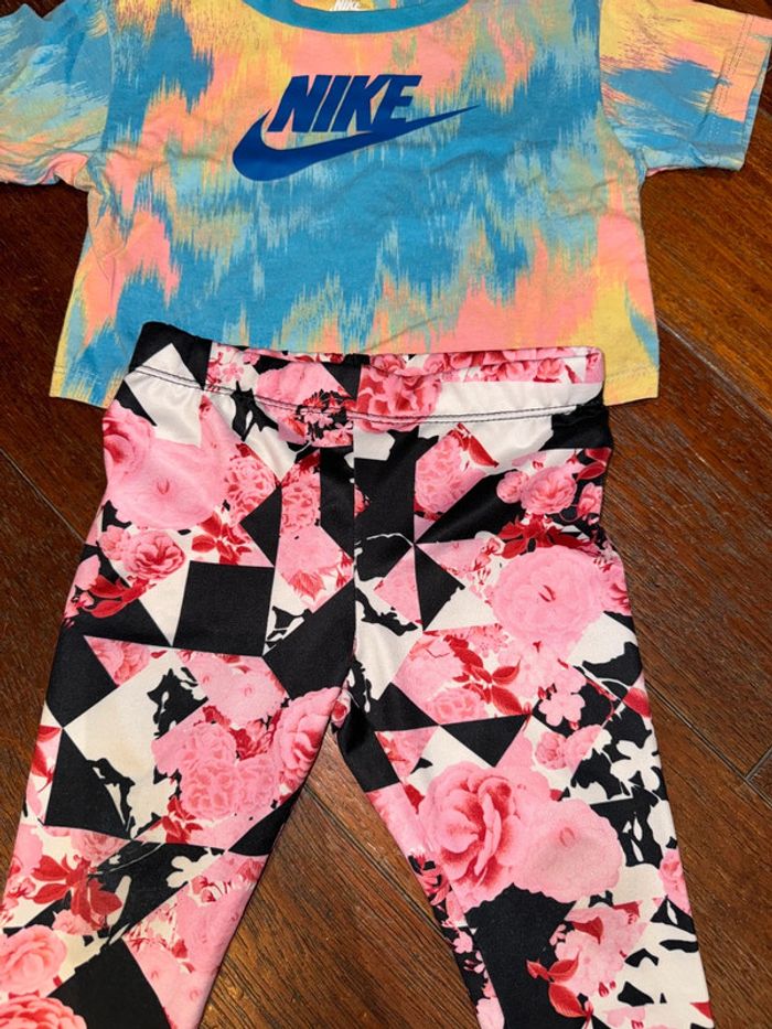 T-shirt et legging Nike 2 ans - photo numéro 2