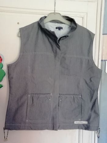 Doudoune grise molletonnée, sans manches, marque "Terre de marins", taille 44