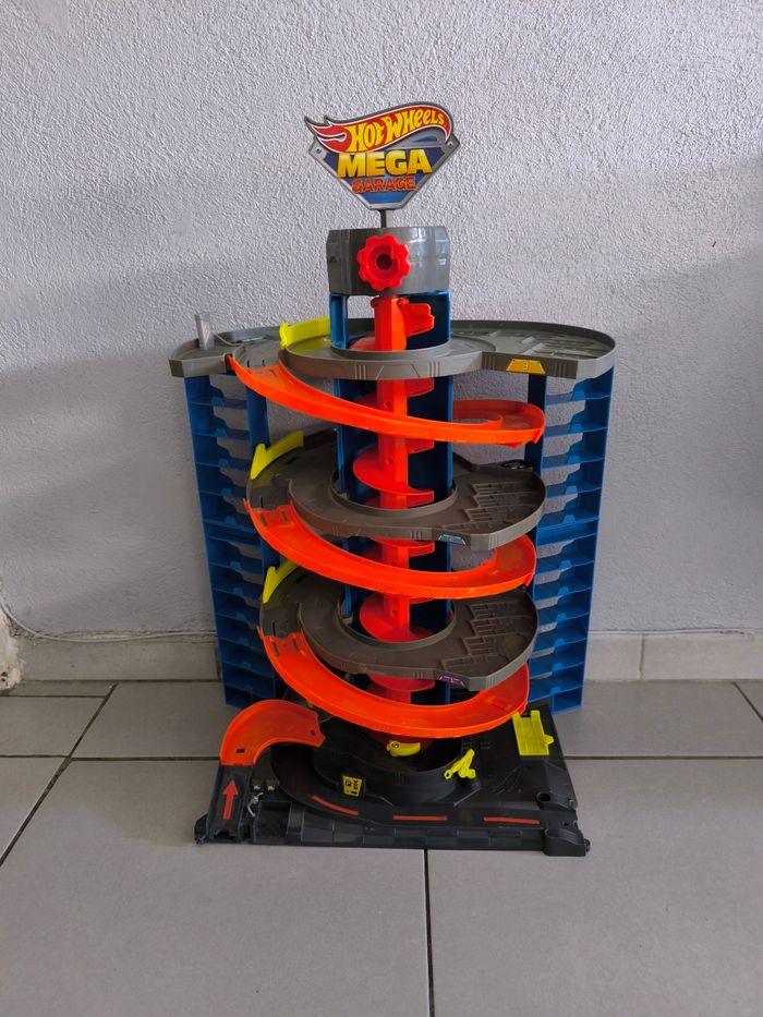 Méga garage hot wheels