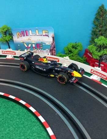 Voiture pour circuit Carrera GO Red Bull RB18 "Verstappen, No.1"