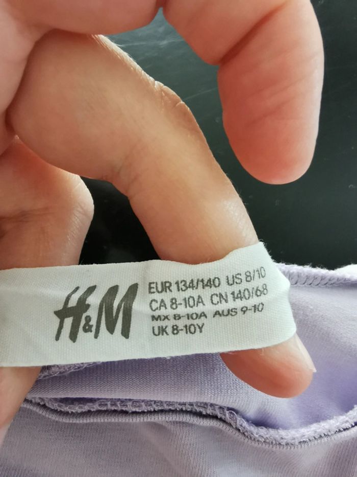 Tee-shirt  H&M taille 8/10 ans. - photo numéro 3