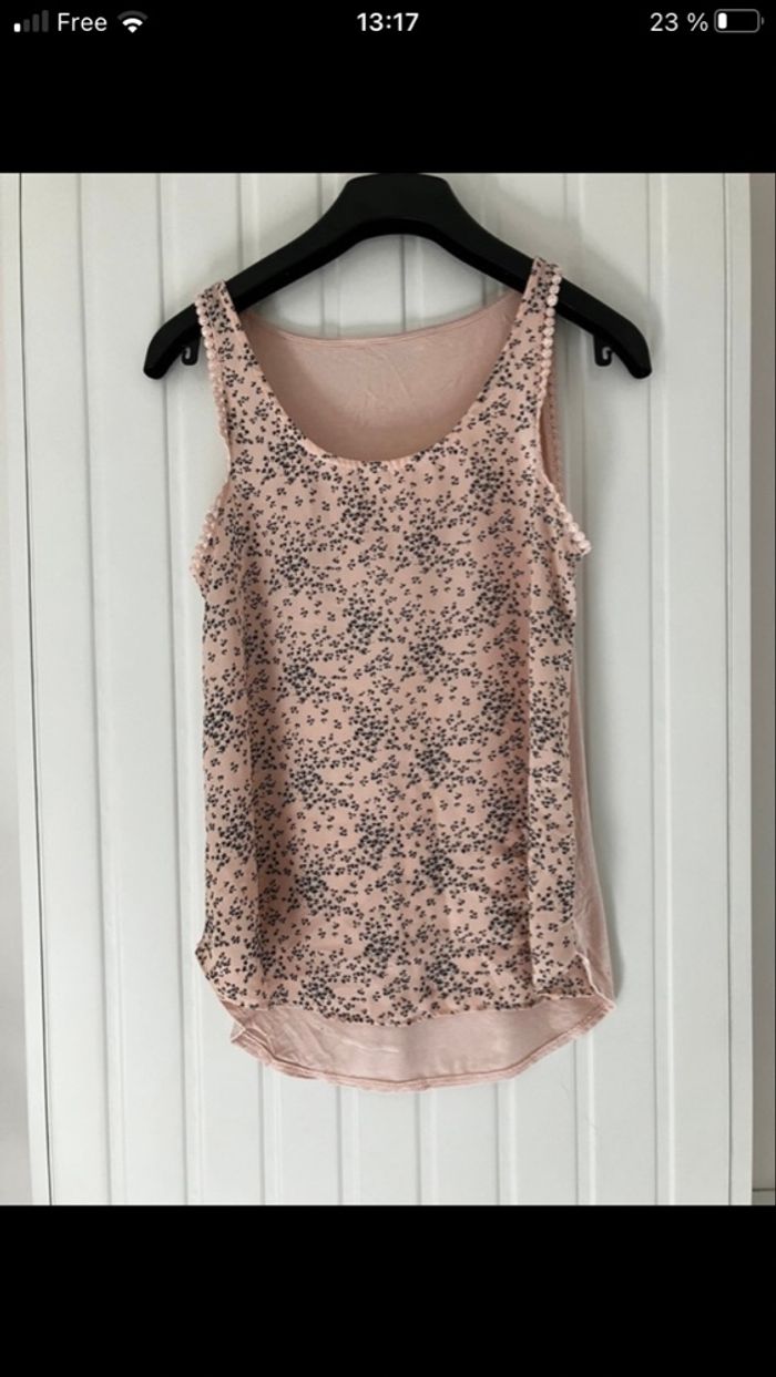 Debardeur rose clair à motifs