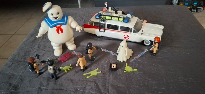 Lot Playmobil "SOS Fantômes" - Voiture Ecto-1, Marshmallow Man, 5 Personnages et Accessoires - photo numéro 2
