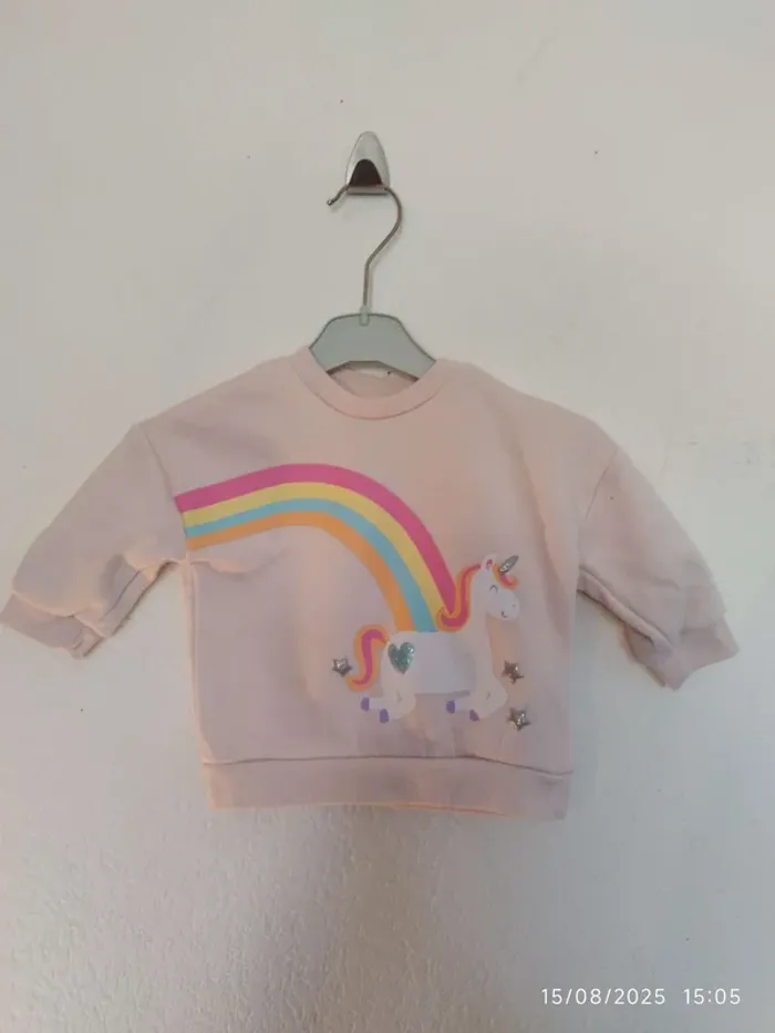 pull licorne bébé fille 3/6 mois très bonne état