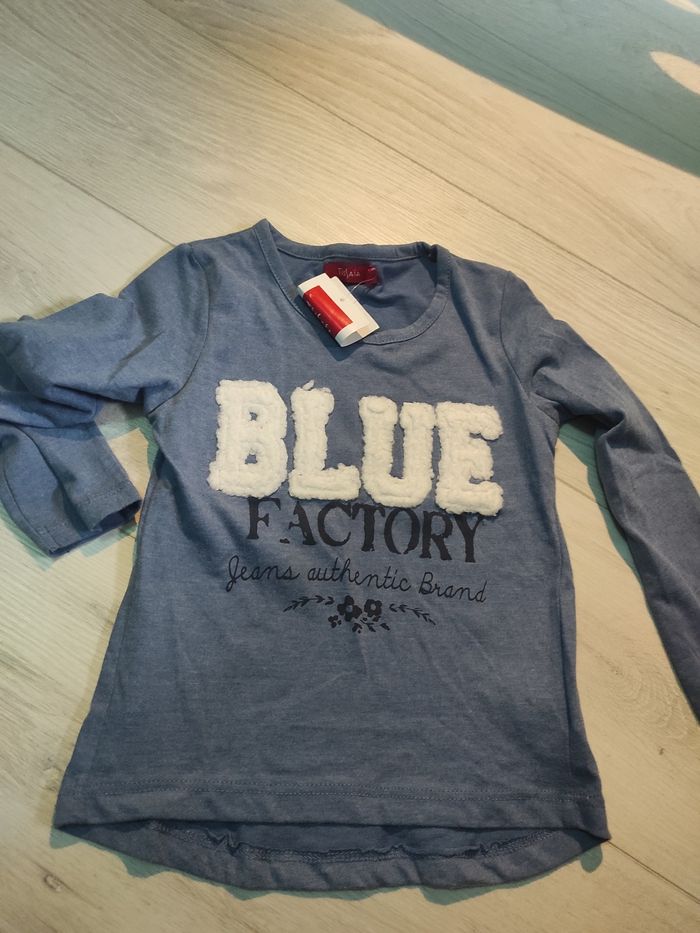 T-shirt neuf taille 4 ans