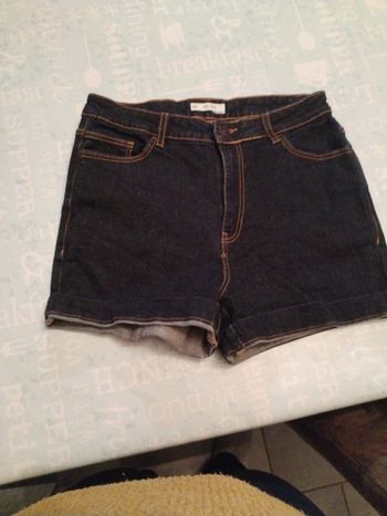 Short jean taille 38