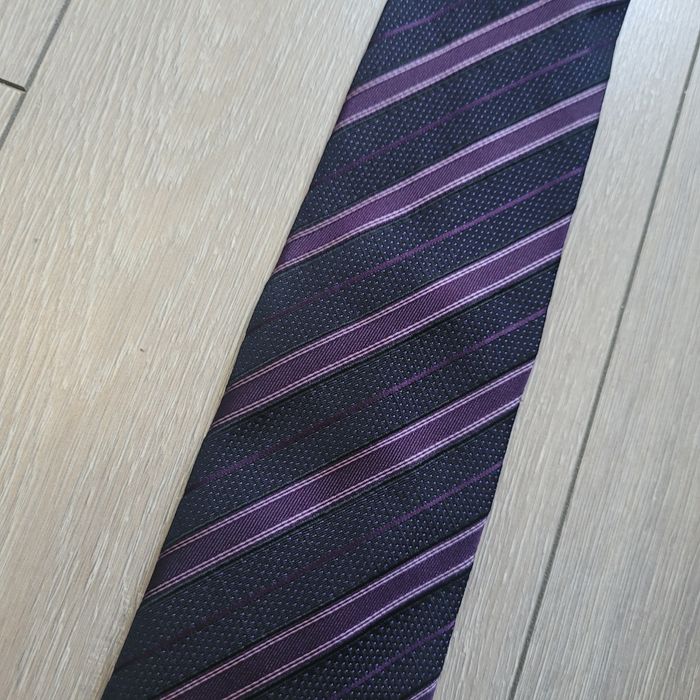 Très jolie cravate violet et noir, en soie - photo numéro 2