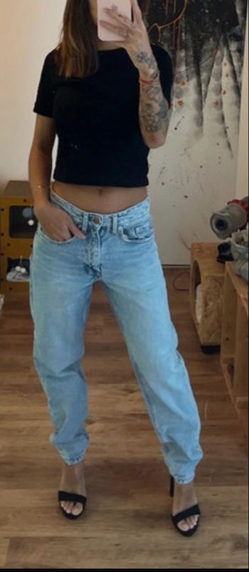 Jeans Bershka coupe loose Straight vintage femme T34