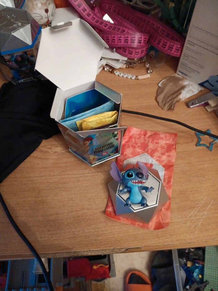 Capsule surprise disney stitch juste le perso ouvert