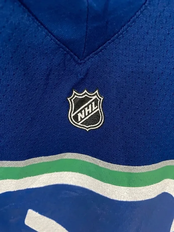 Reebok Youth NHL Vancouver Canucks Size Youth S/M - photo numéro 3