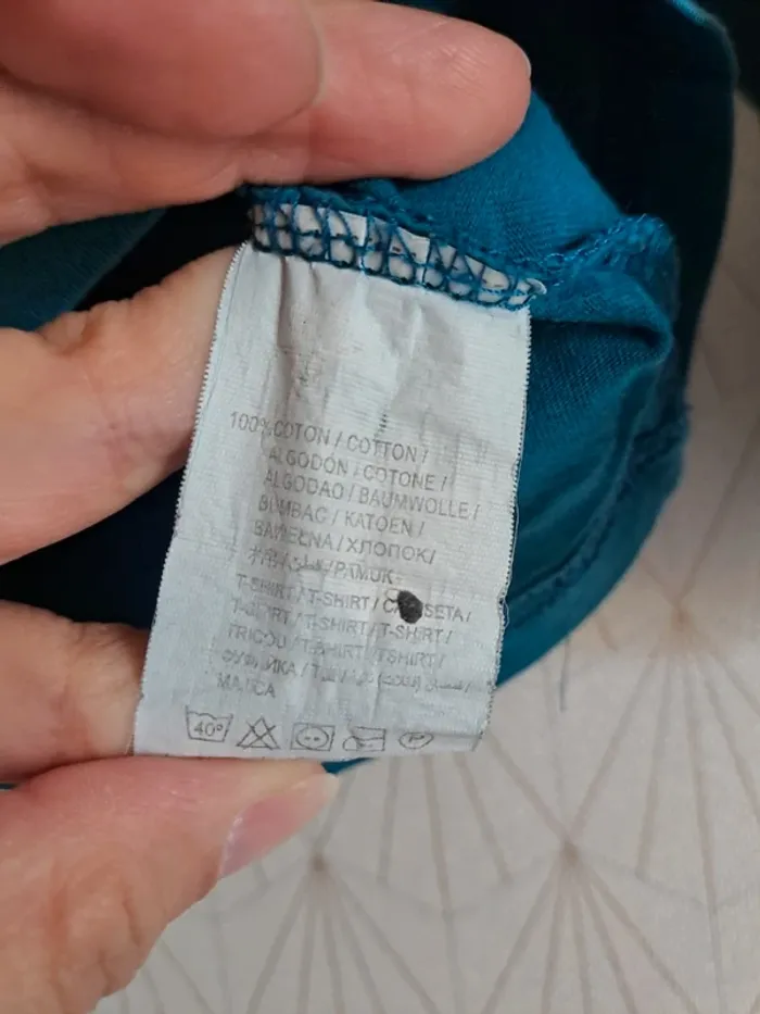 T-shirt garçon 4 ans bleu ML dessin craquelé kiabi tbe - photo numéro 4