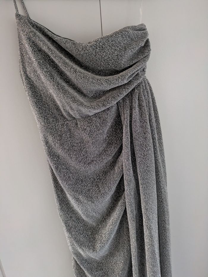 Robe de soirée argentée - photo numéro 4